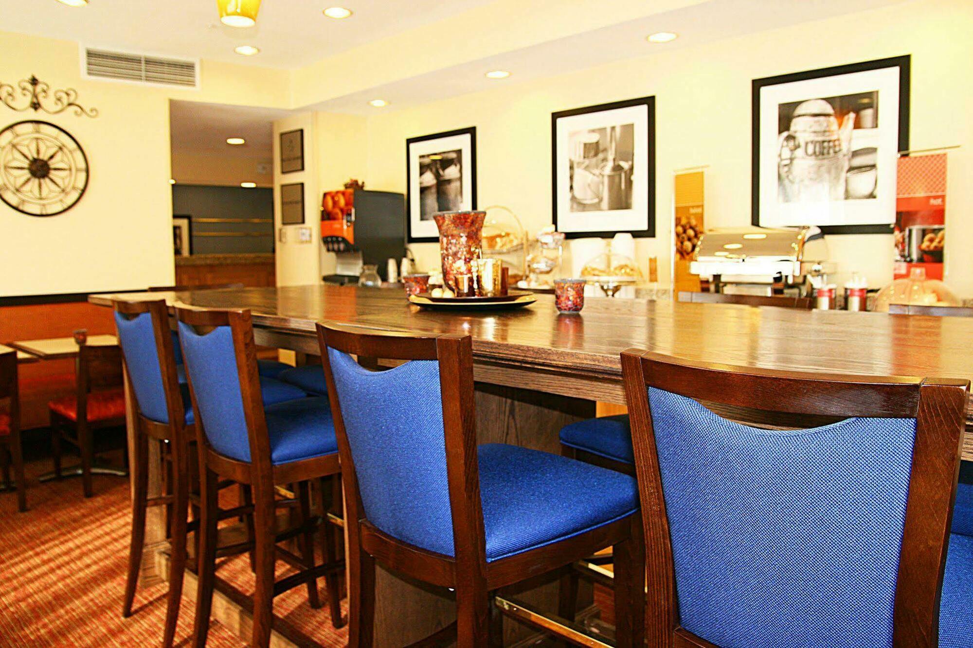 Hampton Inn Zanesville Restoran fotoğraf